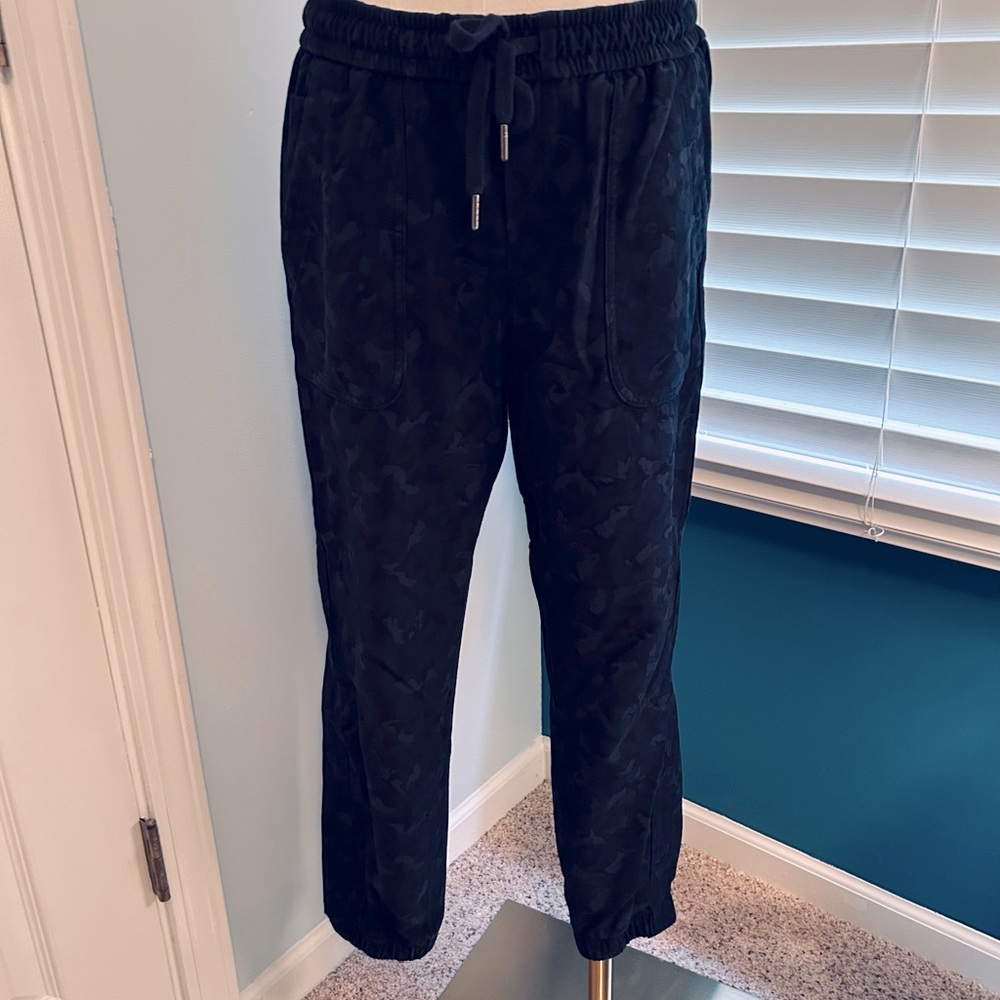 Athleta multi color camo Sweatpants with Elastic Waistband